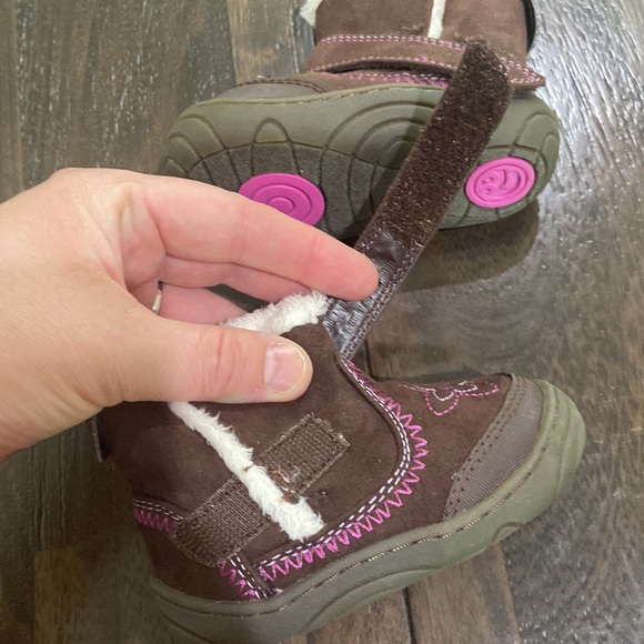 Surprise Baby Booties Arliss size 4 worn once! Brown & pink embroidered flowers - Picture 3 of 9